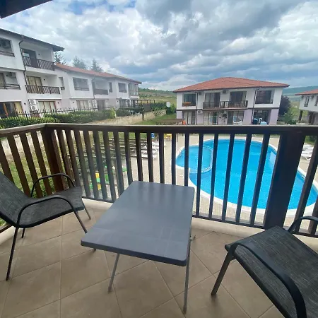 In Complex Harmony Hills Apartamento